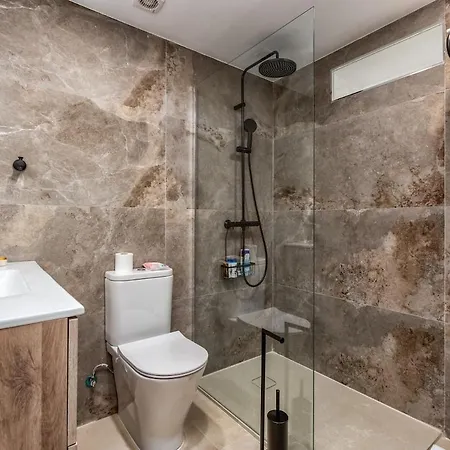 2 Bedroom In Puerto Banus With Open Sea Views Appartement