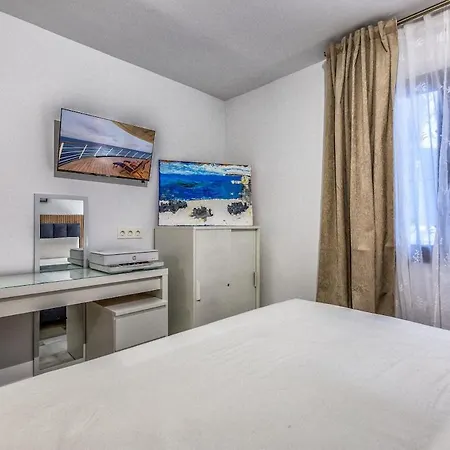 Appartement 2 Bedroom In Puerto Banus With Open Sea Views Marbella